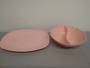 lot 82 image: Vintage Melmac Serving Dishes Pink