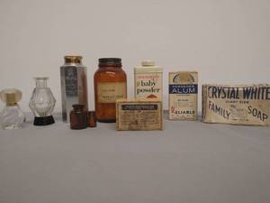 lot 90 image: Vintage Collection of Toiletries