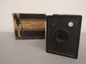 lot 99 image: Vintage Box Camera Ansco Cadet