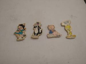 lot 117 image: Vintage Looney Tunes Fridge Magnets - 1988