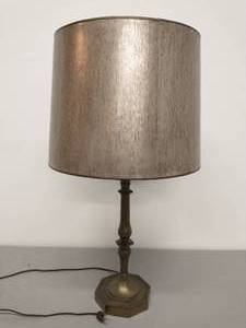 lot 41 image: Vintage Brass Table Lamp