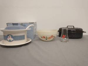 Assorted Kitchenware - Fire King, Country Geese�