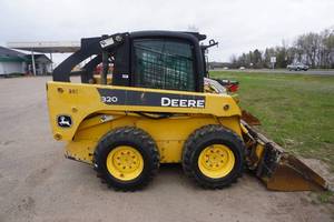 lot 4 image: 2006 John Deere 320 Skid Loader Skid Steer
