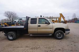 lot 3 image: 2004 Chevrolet Silverado 3500 Dually Diesel Flat Bed Truck