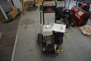 lot 27 image: Brave 3000 PSI Gas Powered Pressure Washer