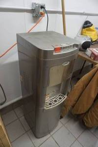 lot 35 image: Pimo Electric ColdHot Water Filtration Dispenser