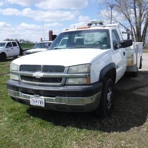 lot 7 image: 2003 Chevy Silverado 3500 Utility Truck