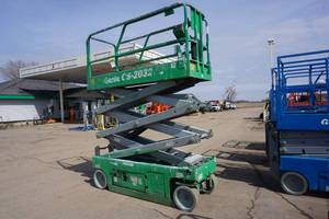 lot 29 image: Genie GS - 2032 Electric Scissors Lift
