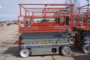 lot 30 image: Sky Jack Model SJIII 3226 Scissors Lift