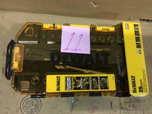 14 in. Drive SAE and Metric Ratchet and Socket Set (25-Piece) by DEWALT Customer Returns See Pictures&nbsp