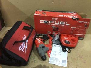 lot 38 image: M12 FUEL 12-Volt Lithium-Ion Brushless Cordless 58 in. SDS-Plus Rotary Hammer Kit with One 4.0Ah Battery and Bag by Milwaukee Customer Returns See Pictures