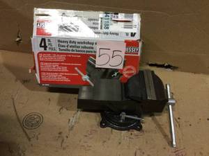 lot 55 image: 4 in. Heavy-Duty Bench Vise with Swivel Base by BESSEY Customer Returns See Pictures