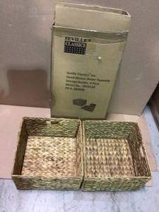 lot 100 image: Water Hyacinth Storage Baskets, Hand-Woven 2-Pack by Seville Classics Customer Returns See Pictures