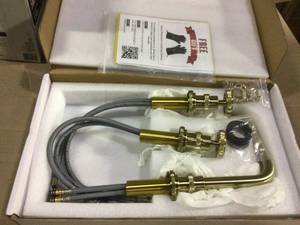 lot 44 image: Single Hole Single-Handle Bathroom Faucet in Brushed Gold Customer Returns See Pictures 