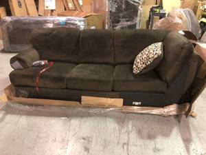 lot 162 image: Ashley Furniture Jessa Place - Chocolate Laf Sofa see pictures