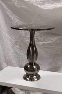lot 960 image: Metal Table Silver 24Dx30-12H