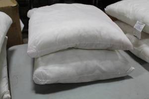 lot 993 image: Lot of (2) Pillow Bun Micro Gel BUN22WR White 22Lx20W
