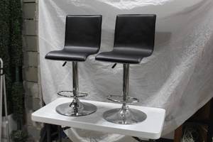 lot 1003 image: Lot of (2) Metal Pedestal Bar Chair with Black Adjustable Height Seat and Footrest 16Wx19Dx37H