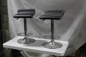 lot 1058 image: Lot of (2) Metal Pedestal Bar Stool with Black Adjustable Height Seat and Footrest 15Wx15Dx26H