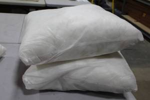 lot 1047 image: Lot of (2) Pillow Bun Micro Gel BUN22WR White 22Lx20W