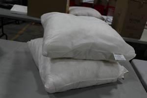 lot 1049 image: Lot of (2) Pillow Bun Micro Gel BUN22WR White 22Lx20W