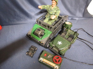 lot 72 image: Vehicles plastic Army, Jesse  Vent...