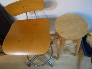 lot 76 image: Stools adjustable height and stati...