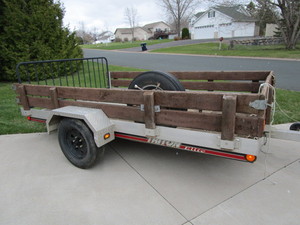 lot 7 image: Triton trailer, 10ft x 74W, perman...