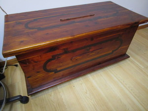 lot 83 image: Cedar chest on rollers 43Lx20.5Dx...