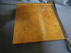 lot 93 image: Vintage paper cutter, Ingento 12...
