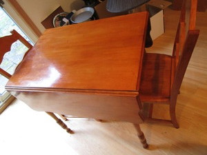 lot 103 image: Vintage drop leaf table 21.5x32 a...