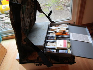 lot 150 image: Gun cleaning supplies, padded seat,...