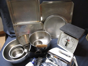 lot 190 image: Baking stainless bowls & pans, Bet...