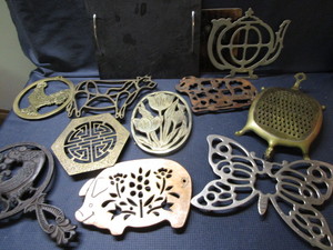 lot 197 image: Trivets animals, butterfly...
