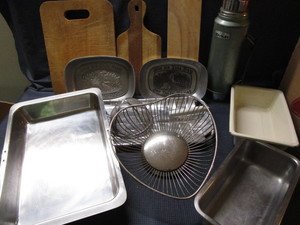 lot 199 image: Bread trays, cutting board, bread p...