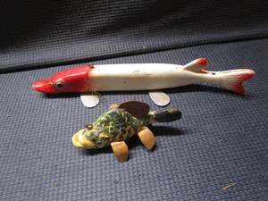lot 205 image: Spearing decoys plastic 9.75 and ...