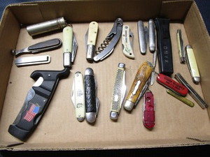 lot 224 image: Knife collection with pocket knives...