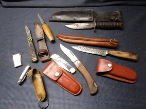 lot 230 image: Knives - Camillus & Pakistan...