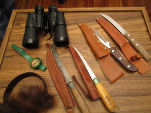 lot 277 image: Knives, Bushnell Falcon binoculars ...