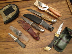 lot 283 image: Knives bone handled, Kinsfolk, fis...