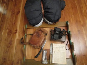 lot 287 image: Gun rack, Bushnell 7x35 binoculars,...