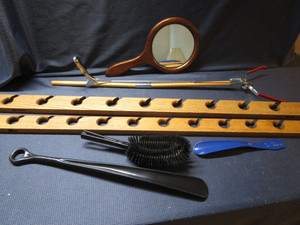 lot 290 image: Hat holders, shelf picker, shoe hor...