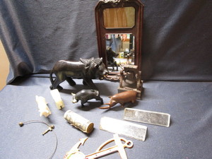 lot 291 image: Ferocious lion 10L, marble bull & ...