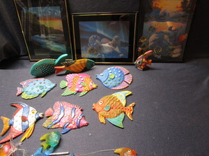 lot 292 image: Foil pictures, fish dcor with mob...