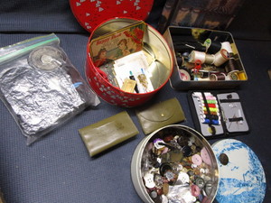lot 296 image: Sewing notions, buttons, kits with ...
