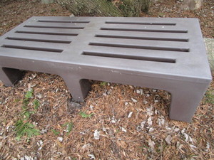 lot 309 image: Cambro platform, 47.5x21x12H...