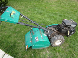 lot 9 image: Weed Eater tiller, 5hp rear tine wi...