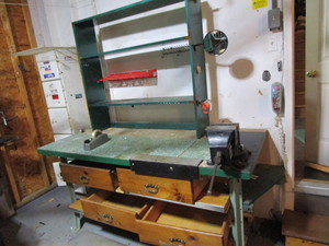 lot 20 image: Workbench metal leg73Lx30Dx35.5...