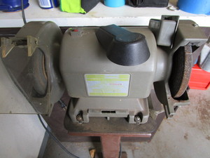 lot 24 image: Double wheel 5 grinder on floor st...