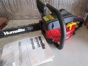 lot 35 image: Homelite 33cc chainsaw with 14 bla...